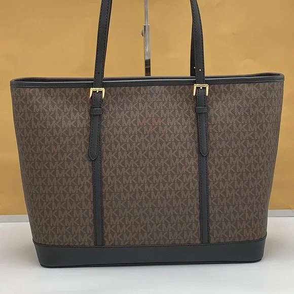 MICHAEL KORS OUTLET
Jet Set Travel Large Logo Tote Bag - Picture 13 of 14